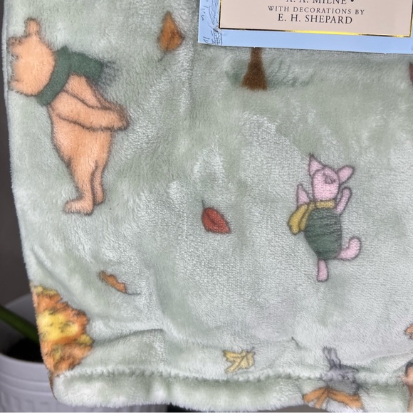 NEW Pooh Bear Collection Winnie the Pooh Green Fall Leaves Baby Blanket - Picture 2 of 4
